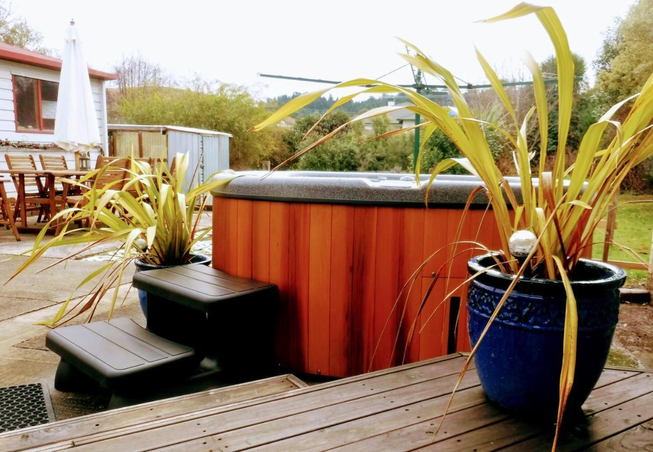 Hot Tub At Pukeko Cottage Geraldine Esterno foto